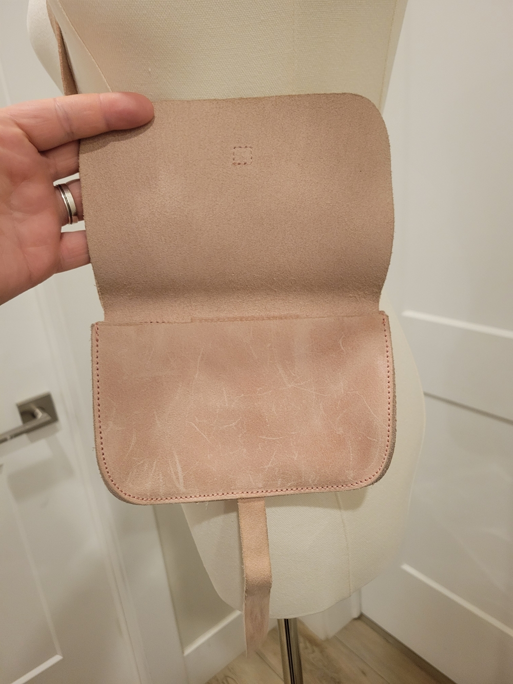 Garuglieri Genuine Leather Dusty Pink Minimalist Crossbody Purse. Made In Italy - Picture 5 of 9